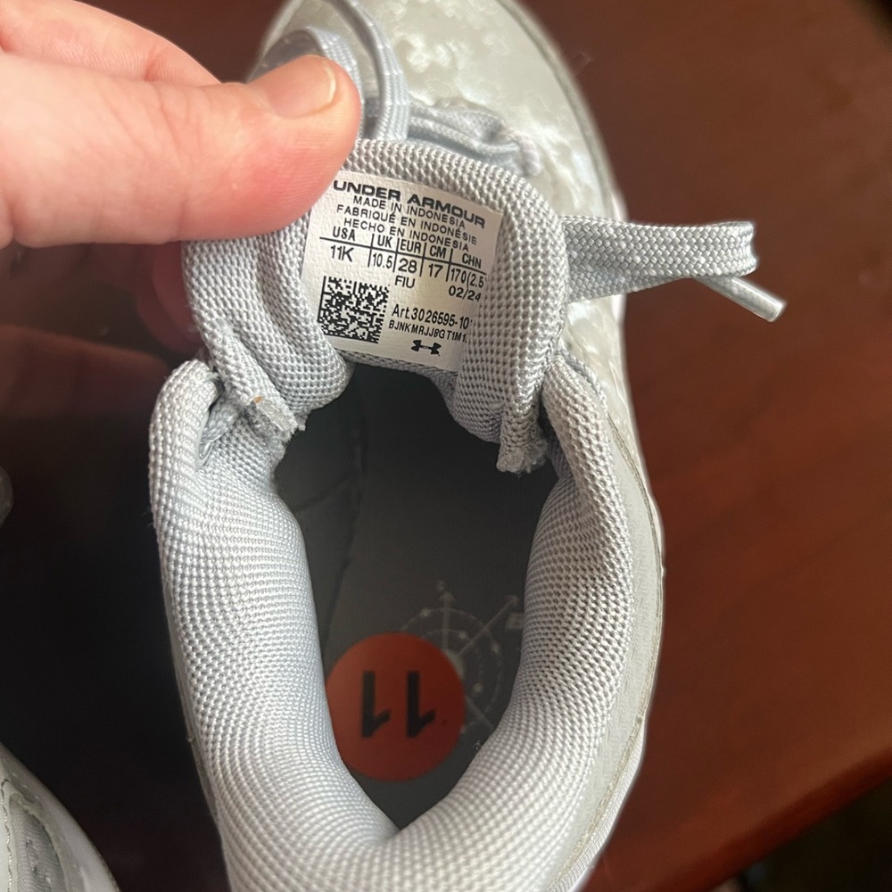 Under Armour Gray Kids Cleats Baseball - Picture 10 of 13